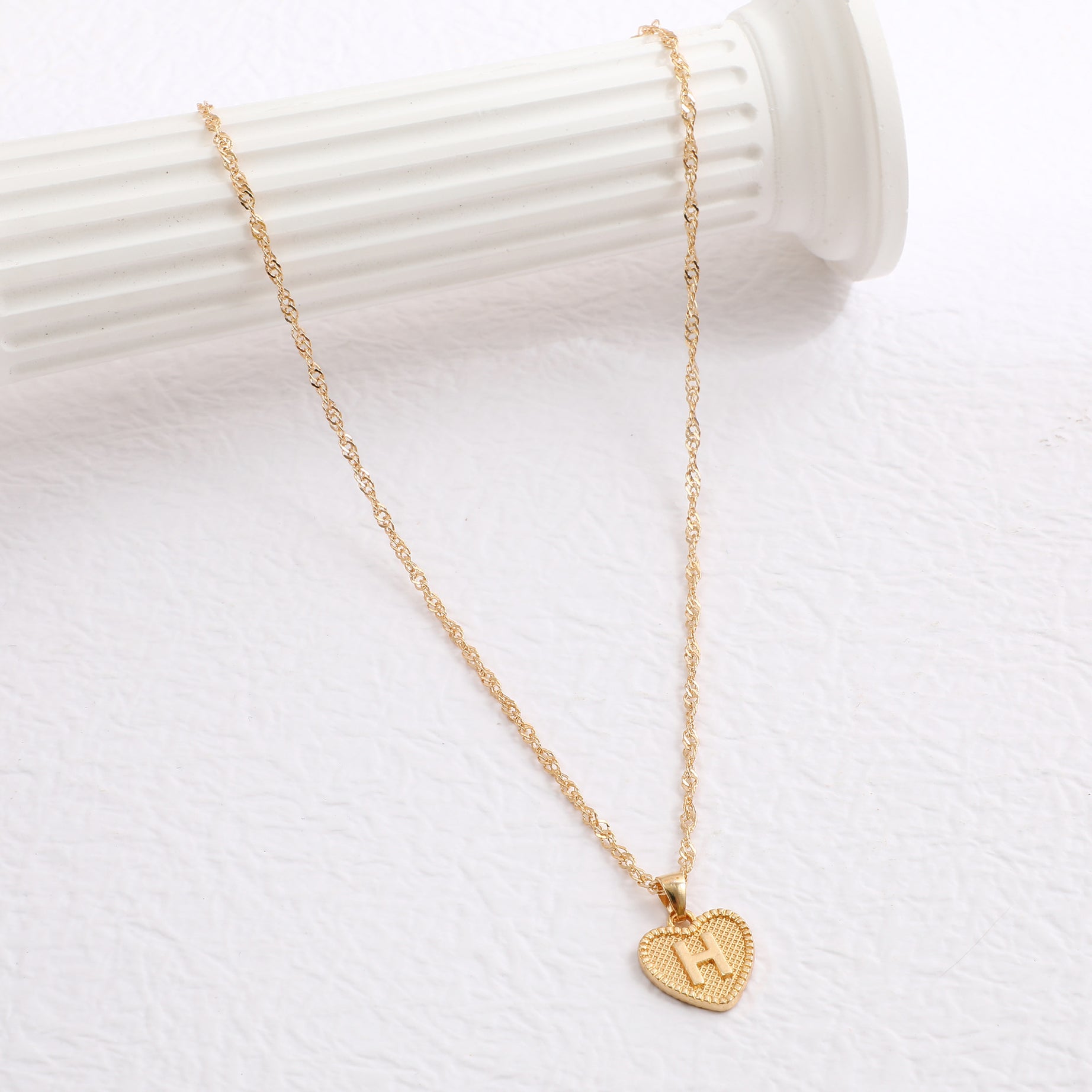 Simple Women&#039;s Heart Letter Necklace Love Pendant Clavicle Chain