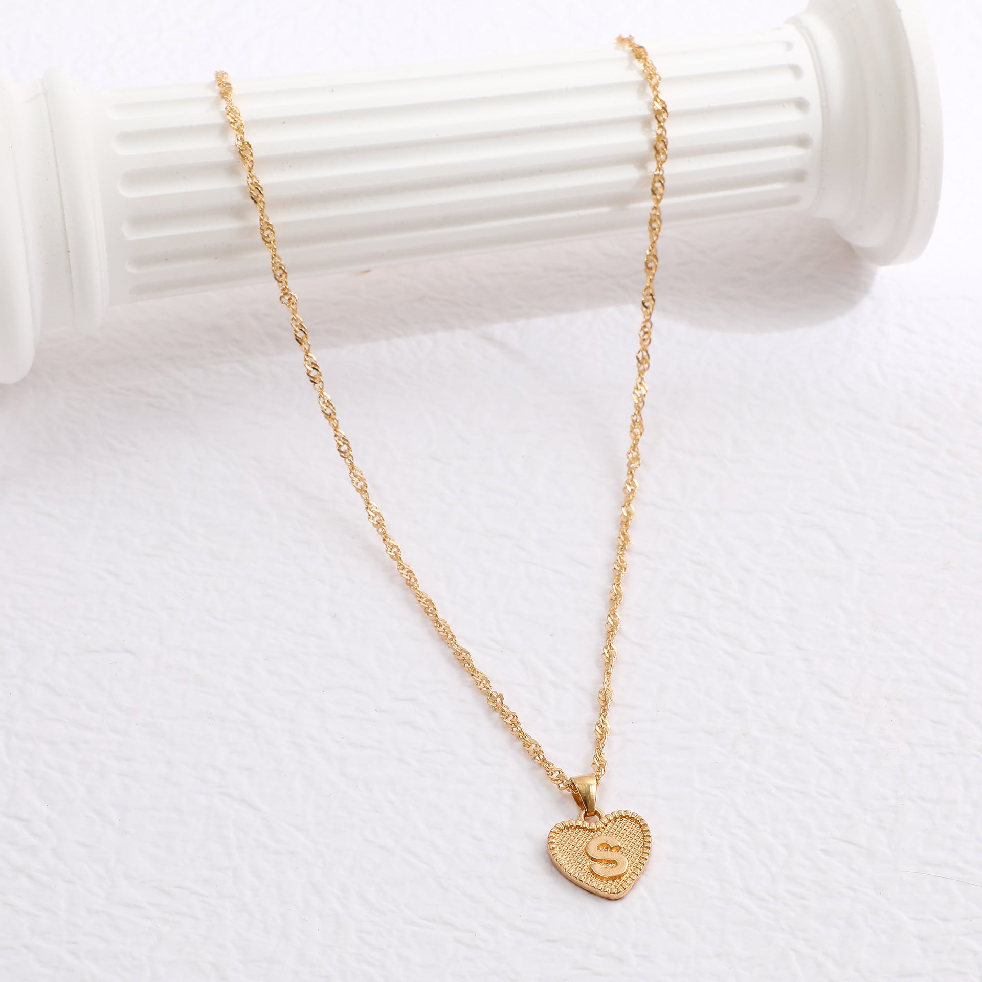 Simple Women&#039;s Heart Letter Necklace Love Pendant Clavicle Chain