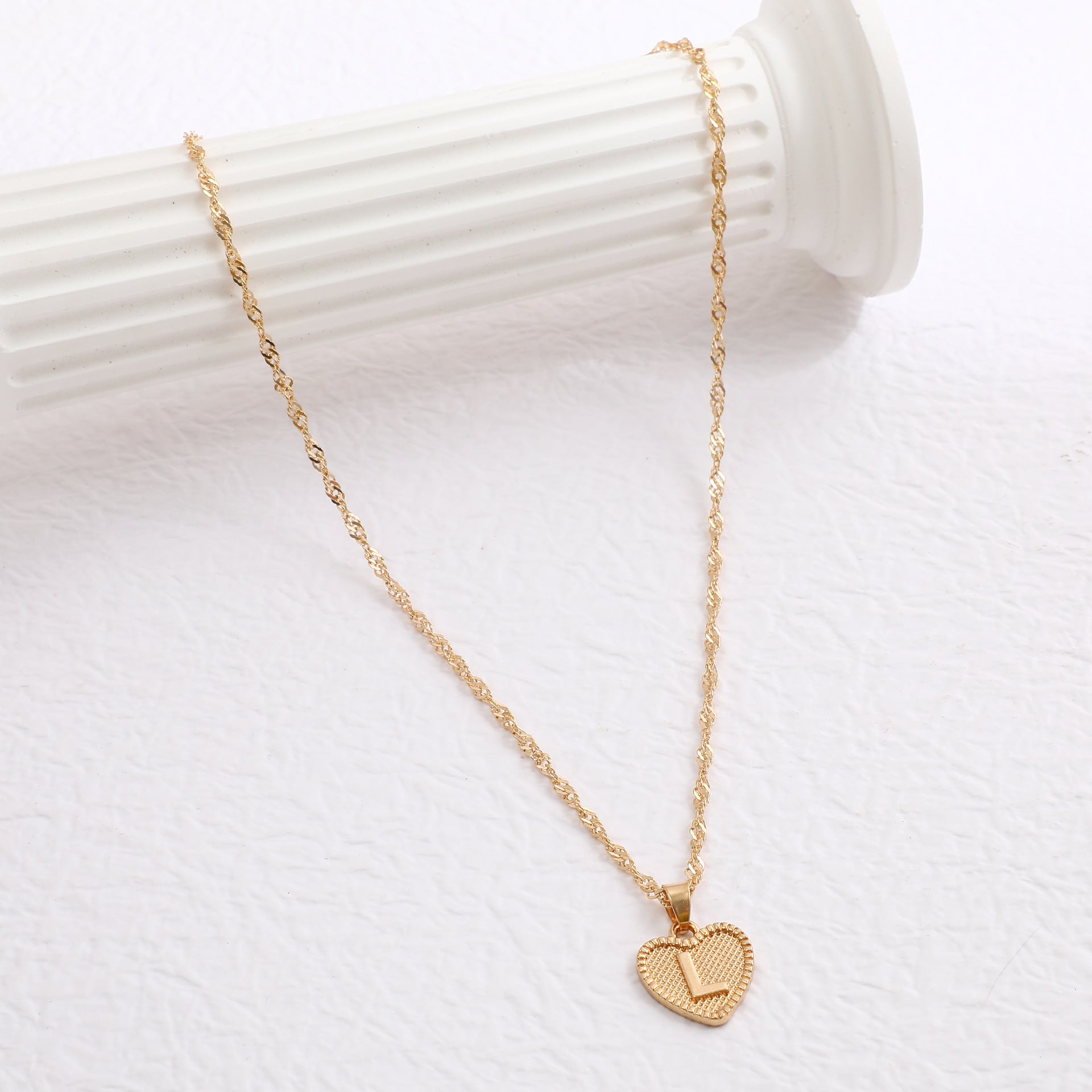 Simple Women&#039;s Heart Letter Necklace Love Pendant Clavicle Chain