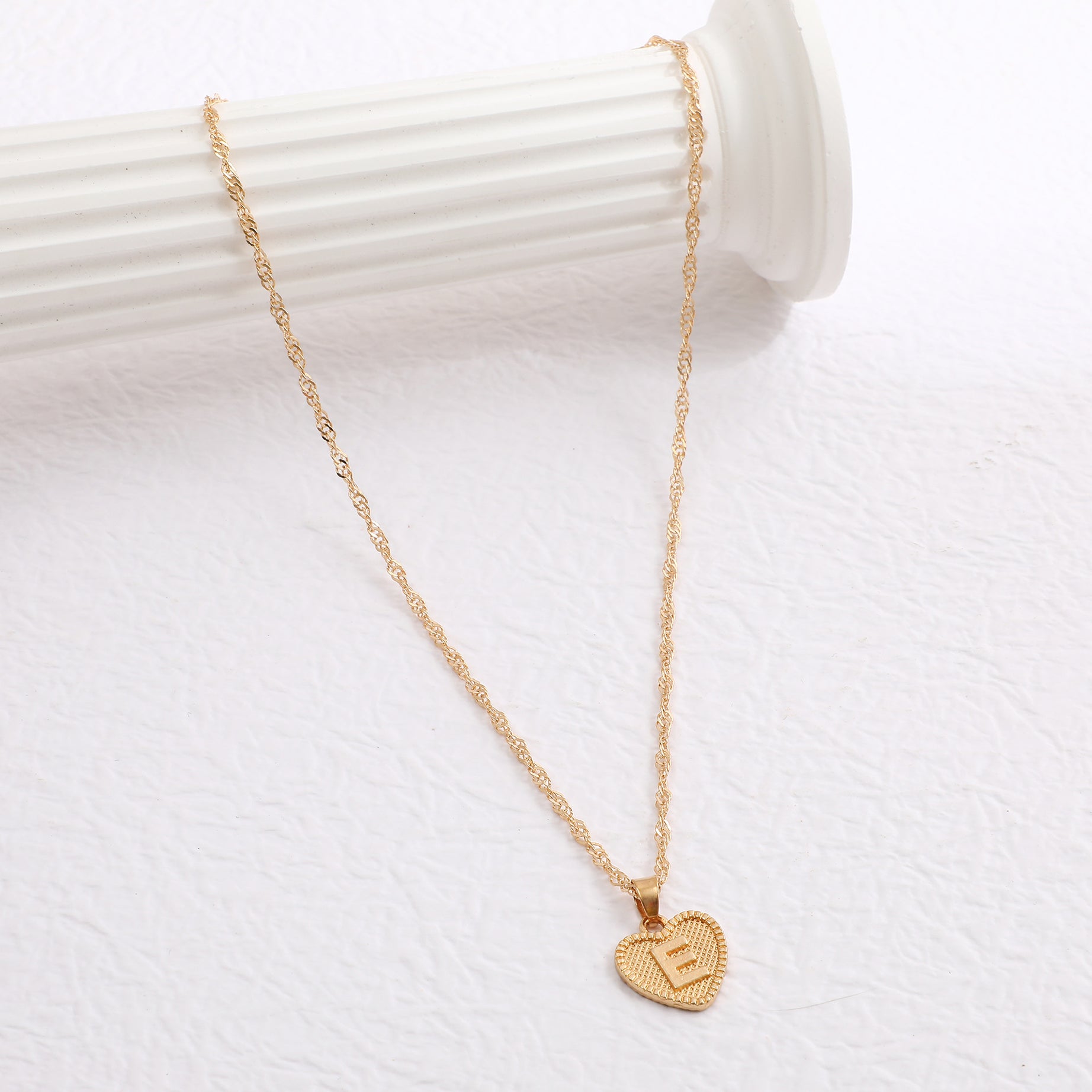 Simple Women&#039;s Heart Letter Necklace Love Pendant Clavicle Chain
