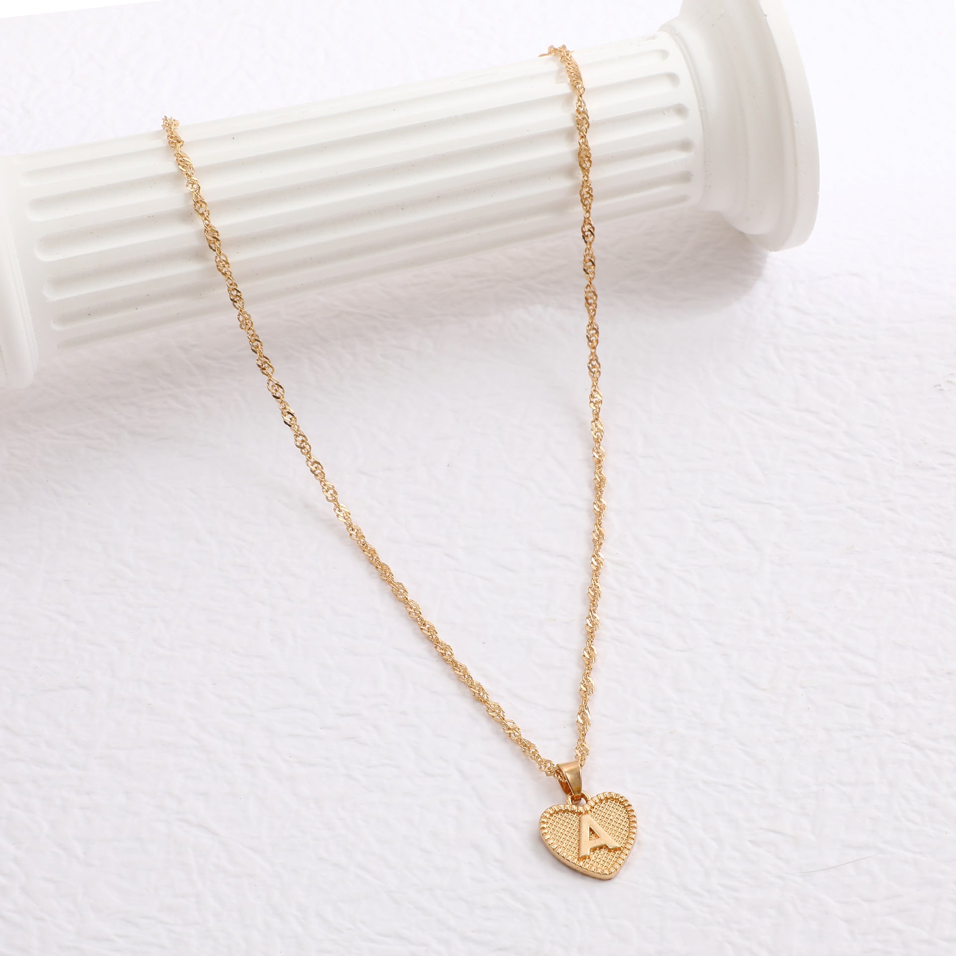 Simple Women&#039;s Heart Letter Necklace Love Pendant Clavicle Chain