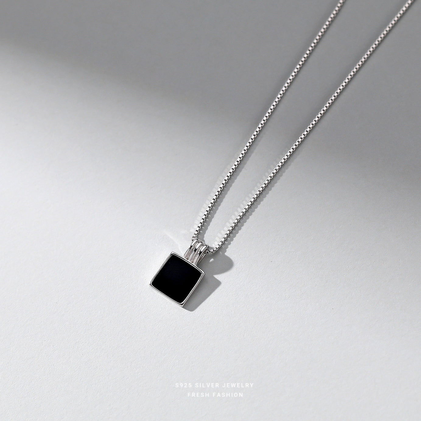 S925 Sterling Silver Black Square Brand Necklace 2022 New Necklace Female Ins Niche Design Light Luxury Clavicle Chain