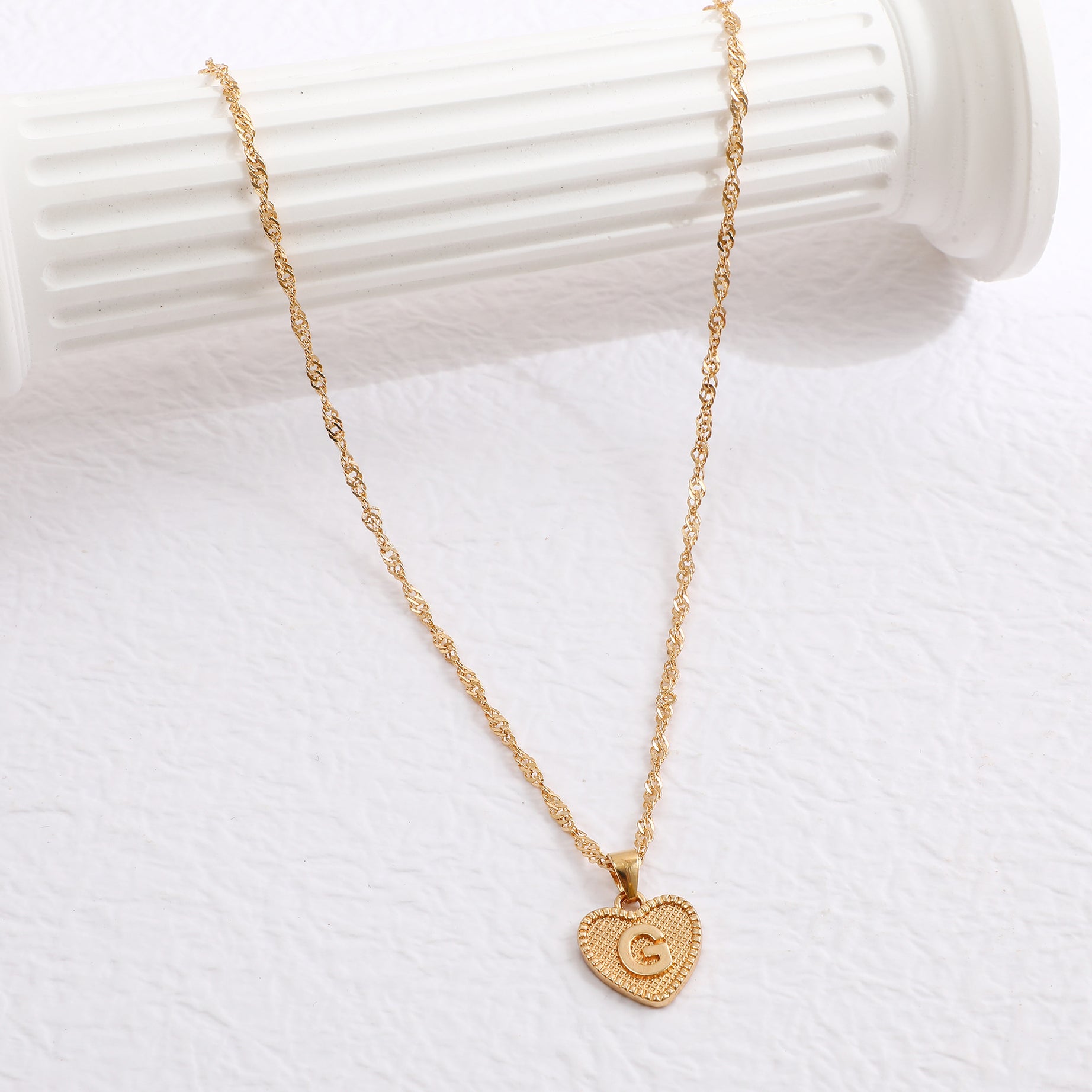 Simple Women&#039;s Heart Letter Necklace Love Pendant Clavicle Chain
