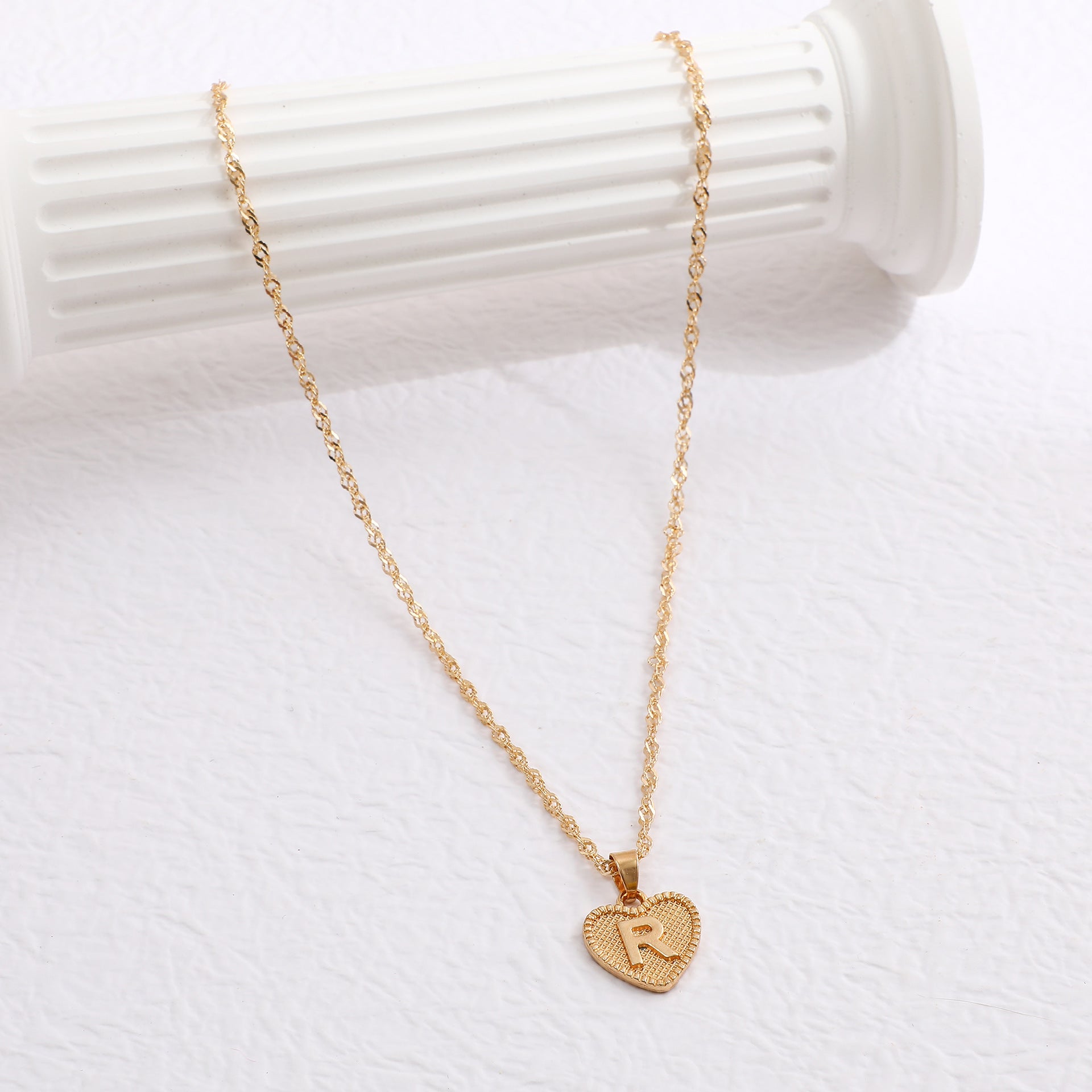 Simple Women&#039;s Heart Letter Necklace Love Pendant Clavicle Chain