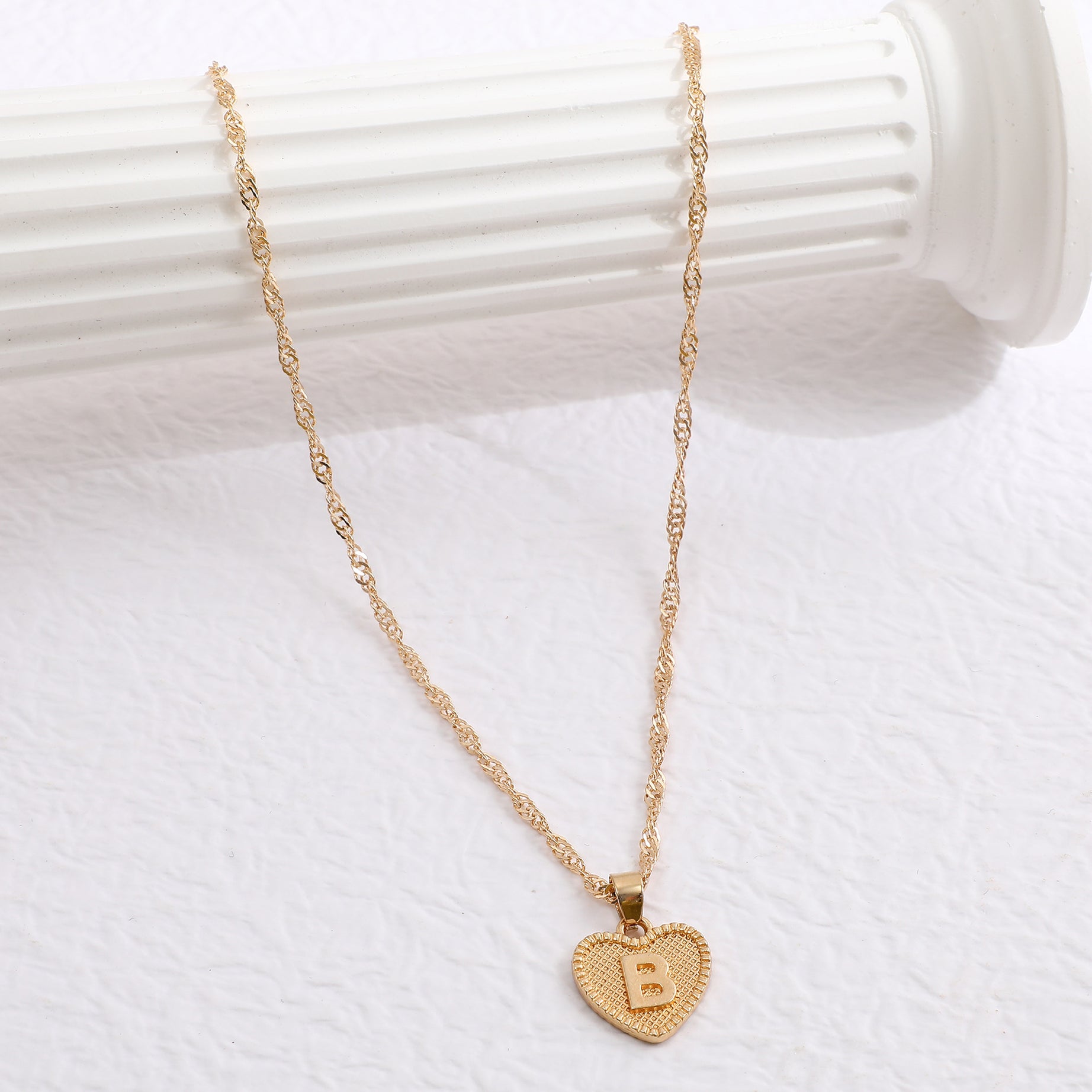 Simple Women&#039;s Heart Letter Necklace Love Pendant Clavicle Chain