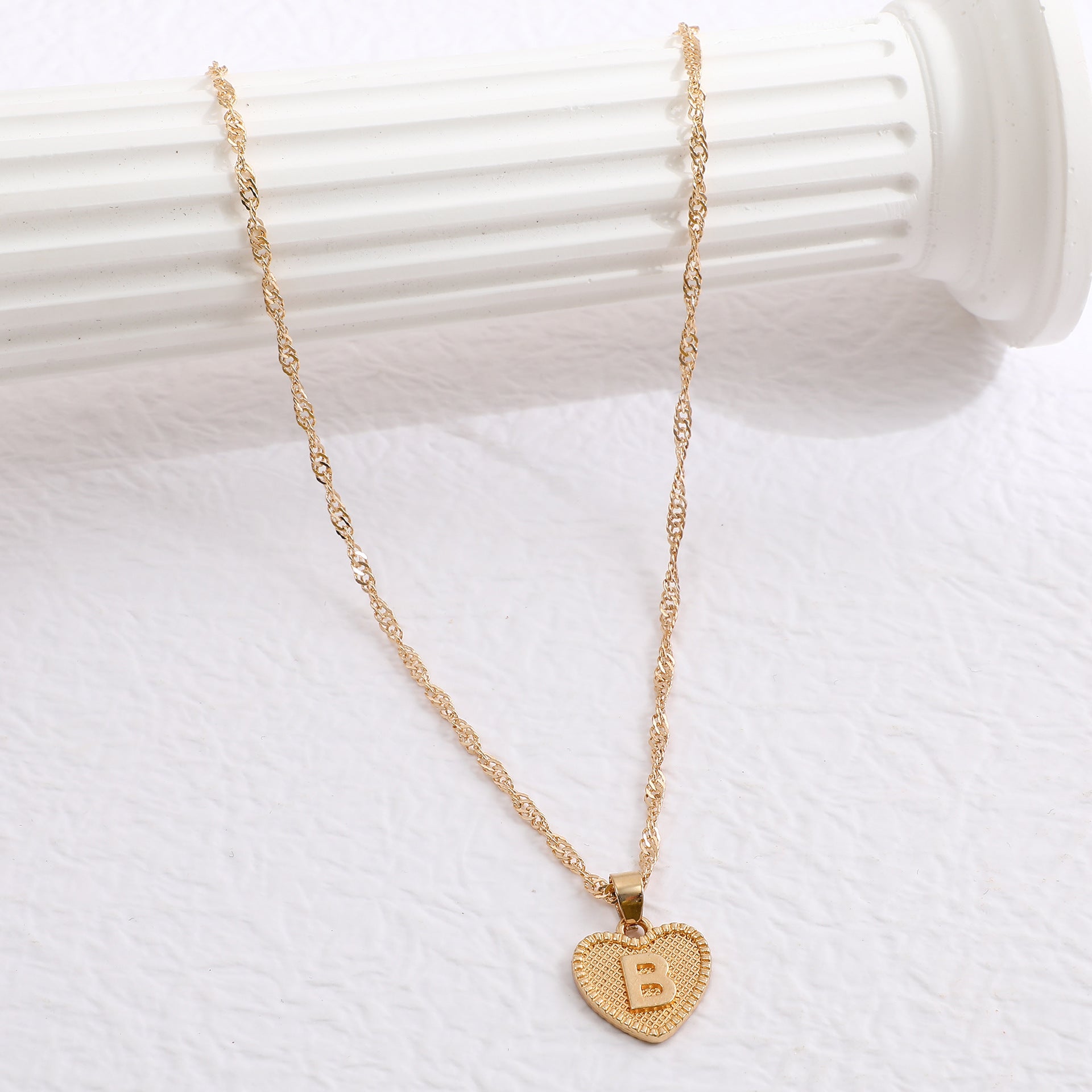 Simple Women&#039;s Heart Letter Necklace Love Pendant Clavicle Chain