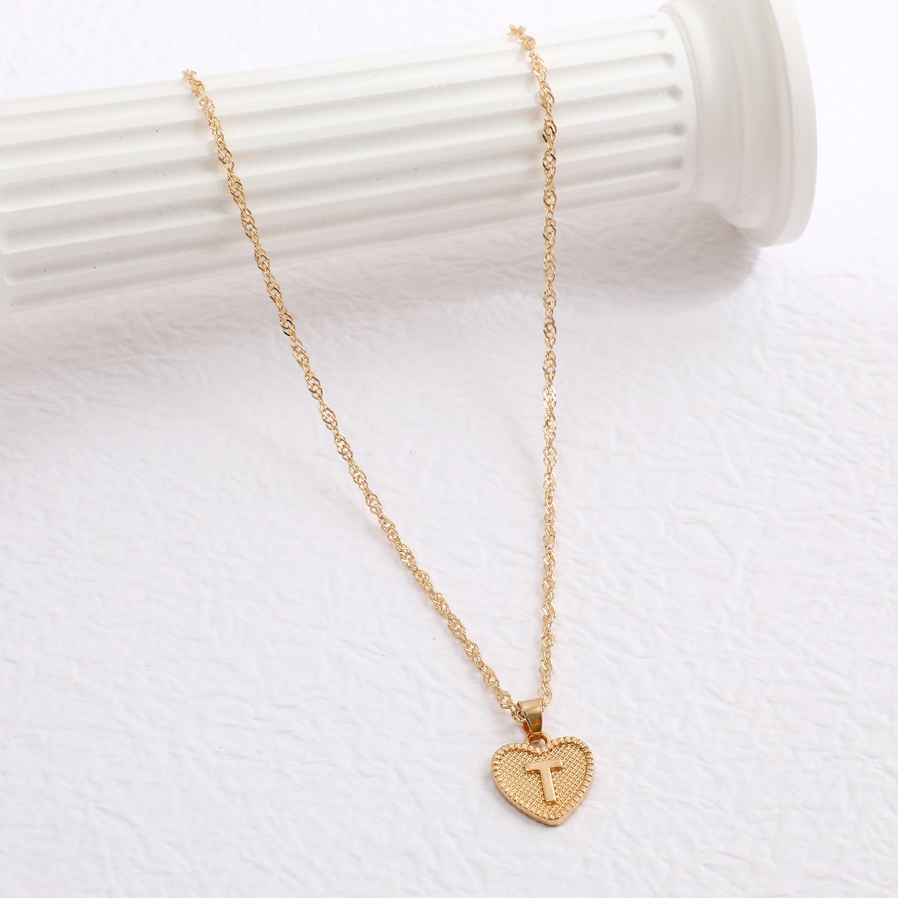 Simple Women&#039;s Heart Letter Necklace Love Pendant Clavicle Chain