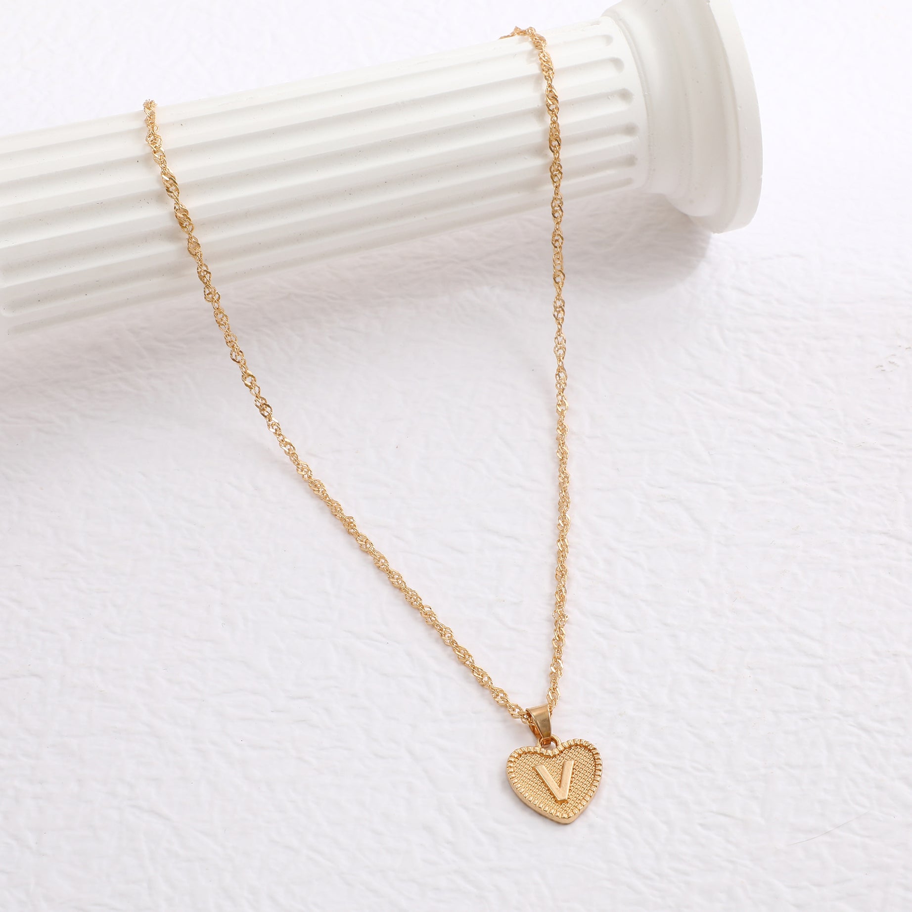 Simple Women&#039;s Heart Letter Necklace Love Pendant Clavicle Chain